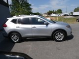 Used 2017 Nissan Rogue SV w/ SV Family Package image 4