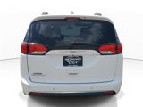 Used 2017 Chrysler Pacifica Touring-L image 6