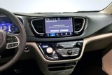 Used 2022 Chrysler Pacifica Touring-L image 6