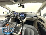 Used 2021 Chrysler Pacifica Touring-L image 2