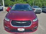 Used 2023 Chrysler Pacifica Touring-L image 2