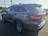 Used 2018 Toyota Highlander XLE image 3