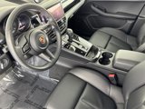 Certified 2024 Porsche Macan image 4