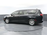 Used 2022 Chrysler Voyager LX image 3