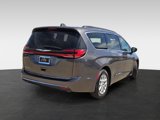 Used 2022 Chrysler Pacifica Touring-L image 5