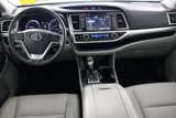 Used 2018 Toyota Highlander XLE image 2