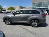 Used 2017 Toyota Highlander XLE image 3