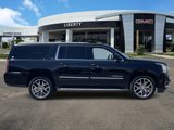 Used 2017 GMC Yukon XL SLT w/ Open Road Package image 2