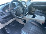 Used 2014 Chrysler Town & Country Touring-L image 4
