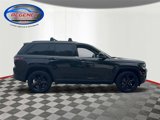 Used 2023 Jeep Grand Cherokee Altitude image 3