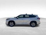 Used 2022 Toyota Highlander LE image 2