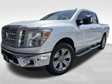 Used 2019 Nissan Titan SV w/ SV Convenience Package image 2