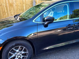 Used 2017 Chrysler Pacifica Touring image 4