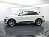 Certified 2022 Porsche Macan image 2