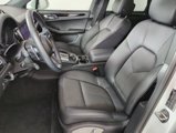 Certified 2022 Porsche Macan image 5