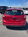 Used 2012 Ford Focus SE w/ SE Winter Pkg image 3