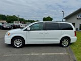 Used 2016 Chrysler Town & Country LX image 3