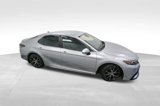 Used 2022 Toyota Camry SE image 5