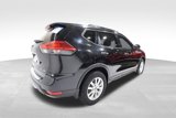 Used 2017 Nissan Rogue SV image 4