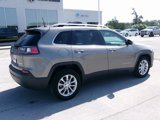 Used 2019 Jeep Cherokee Latitude w/ Popular Appearance Group image 4