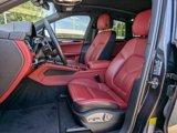 Certified 2024 Porsche Macan image 5