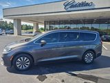 Used 2022 Chrysler Pacifica Touring-L w/ Uconnect Theater Family Group image 2