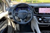 Used 2023 Chrysler Pacifica Limited image 5