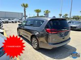 Used 2022 Chrysler Pacifica Touring-L w/ Uconnect Theater Family Group image 4