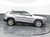Used 2019 Jeep Cherokee Latitude w/ Popular Appearance Group image 2
