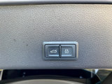 Used 2019 Audi e-tron Prestige w/ Prestige Package image 6