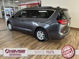 Used 2022 Chrysler Pacifica Touring-L image 3