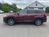 Used 2017 Toyota Highlander XLE image 2