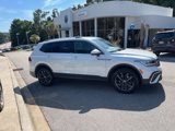 Used 2023 Volkswagen Tiguan SE image 2