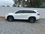 Used 2019 Toyota Highlander LE image 2