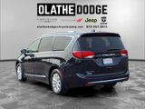 Used 2019 Chrysler Pacifica Touring-L image 3