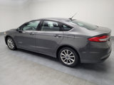 Used 2017 Ford Fusion SE image 3
