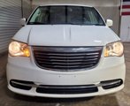 Used 2016 Chrysler Town & Country Touring image 2