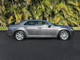 Used 2018 Chrysler 300 Touring L image 4