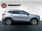 Used 2021 Kia Seltos EX image 3