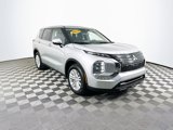 Used 2022 Mitsubishi Outlander ES image 2