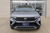 Used 2024 Volkswagen Taos SE w/ Panoramic Sunroof Package image 3