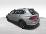 Used 2022 Volkswagen Tiguan SE w/ Panoramic Sunroof Package image 5