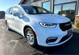 Used 2022 Chrysler Pacifica Touring-L image 2
