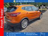 Used 2022 Nissan Rogue Sport SV image 2