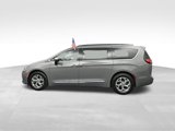 Used 2023 Chrysler Pacifica Limited image 5