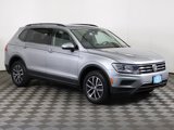 Used 2020 Volkswagen Tiguan SE w/ Panoramic Sunroof Package image 2