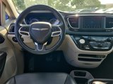 Used 2020 Chrysler Pacifica Touring-L image 2