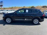 Used 2018 Volkswagen Tiguan SE w/ Panoramic Sunroof Package image 2