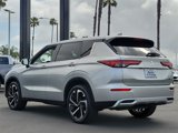 Used 2023 Mitsubishi Outlander SE image 2