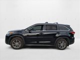 Used 2017 Toyota Highlander XLE image 2